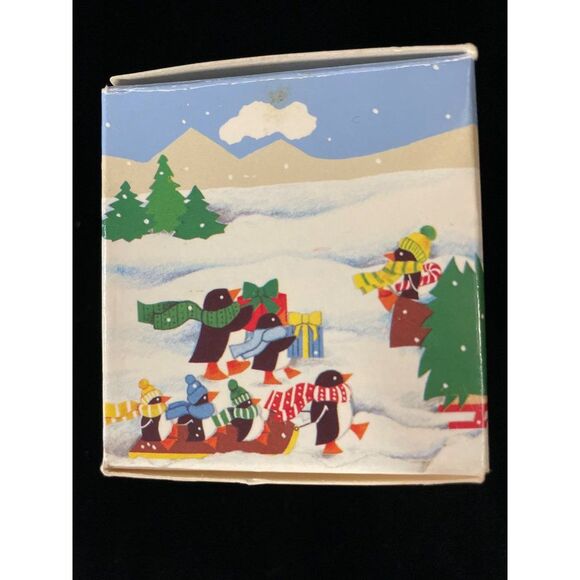 Avon Vintage 1983 Igloo plastic 3” ornament - Picture 5 of 11
